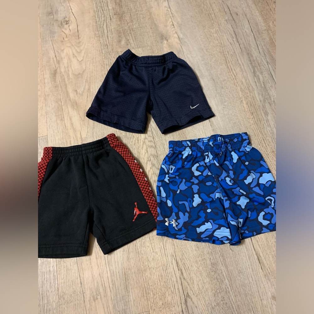 Boys 3T clothing bundle- shorts, long sleeves, under armour, Nike, air Jordan - Picture 3 of 5